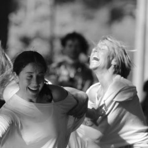 Convocatoria Femenino Plural - Residencia de investigación y creación de danza y movimiento en el entorno rural